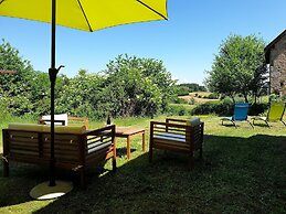 Holiday Home in Grury With Pool & Garden