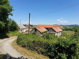 Holiday Home in Grury With Pool & Garden