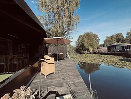 Modern Waterfront Chalet
