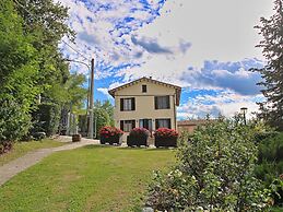 Apartment in Piticchio With Pool and BBQ