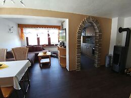 Sunlit Retreat With Garden