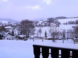 Cozy House with Terrace & Fireplace near Winterberg
