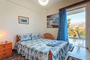 Bright Comfy Flat near Beach & City Center