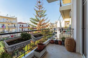 Bright Comfy Flat near Beach & City Center