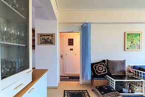 Bright Comfy Flat near Beach & City Center