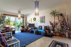 Bright Comfy Flat near Beach & City Center