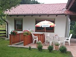 Ruhiges Apartment mit Sauna, Burggen