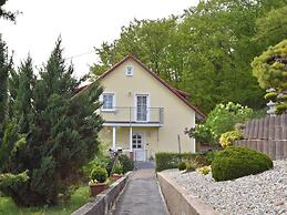 Garden Apartment, Gobweinstein