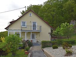 Garden Apartment, Gobweinstein