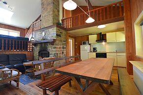 Welcoming Cottage in Hatrival With Terrace