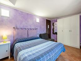 Villa in Monterotondo With Pool & Tiber Views