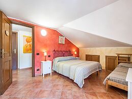 Villa in Monterotondo With Pool & Tiber Views