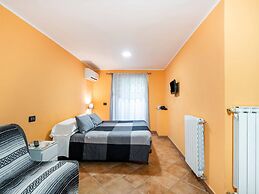 Villa in Monterotondo With Pool & Tiber Views