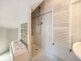 Villa in Monterotondo With Pool & Tiber Views