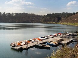 Eifel Lakeside Family Escape