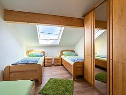 Eifel Lakeside Family Escape