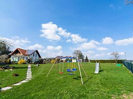 Eifel Lakeside Family Escape