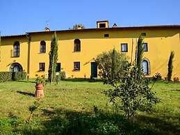 Farmhouse in Vinci With Pool & Vineyards