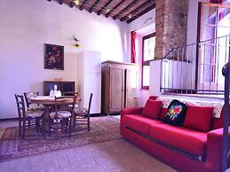 Farmhouse in Vinci With Pool & Vineyards