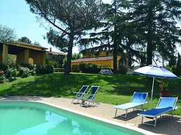 Farmhouse in Vinci With Pool & Vineyards