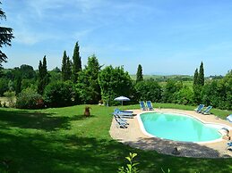 Farmhouse in Vinci With Pool & Vineyards