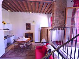Farmhouse in Vinci With Pool & Vineyards