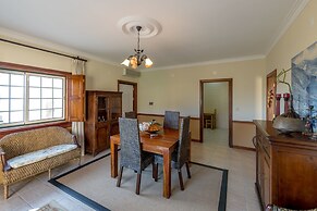 Cozy Cottage With Swimming Pool