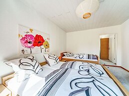 Cozy Apartment Near Trails