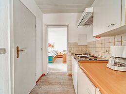 Cozy Apartment Near Trails
