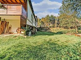 Cozy Apartment Near Trails