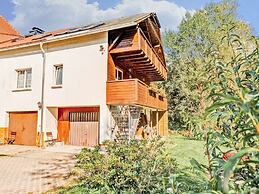 Cozy Apartment Near Trails