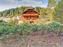 Cozy Apartment Near Trails