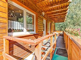 Cozy Apartment Near Trails