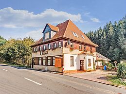Cozy Apartment Near Trails