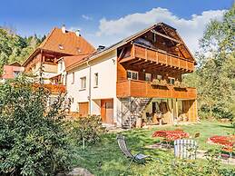 Cozy Apartment Near Trails