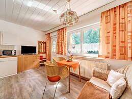 Cozy Apartment Near Trails