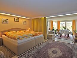 Flat in Bellenberg With Sunbathing Lawn
