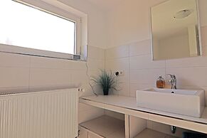 Cozy Apartment With Garden