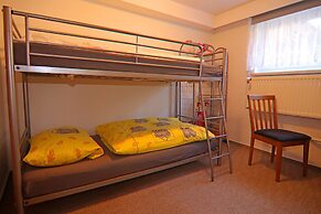Cozy Apartment With Garden