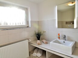 Cozy Apartment With Garden
