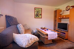 Cozy Apartment With Garden