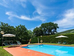 Beautiful Farmhouse With Pool