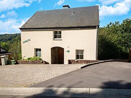 Forest-edge Hideaway, Bouillon