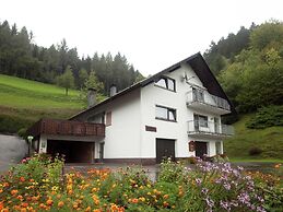 Apartment With Garden