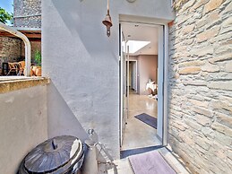 Stylish Stay Near Forest