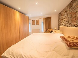 Stylish Stay Near Forest