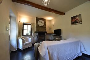 Cottage With Bubble Bath