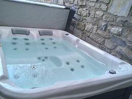 Cottage With Bubble Bath