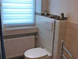 Apartment in Ellar With Garden