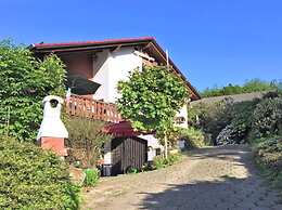 Apartment in Ellar With Garden